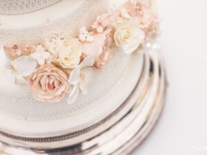 Wedding Cake Pops: A Sweet Trend for Your Big Day