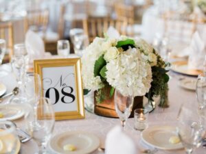 Burgundy Wedding Decorations: Make Your Wedding Day Extra Day with Timeless Elegance. Day with timeless elegance