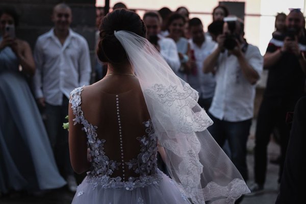 what not to wear to a wedding as a guest